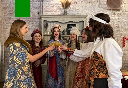 Бояре, гусли и блины с икрой: «Скрепка» перезагрузили Масленицу в усадьбе XVII века