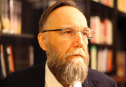 Дугин предложил заменить соцсети прогулками и кафе