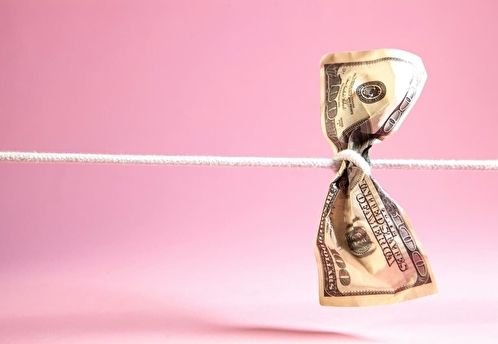 Почему банки могут заблокировать перевод: юрист рассказал о «стоп-словах» в комментариях