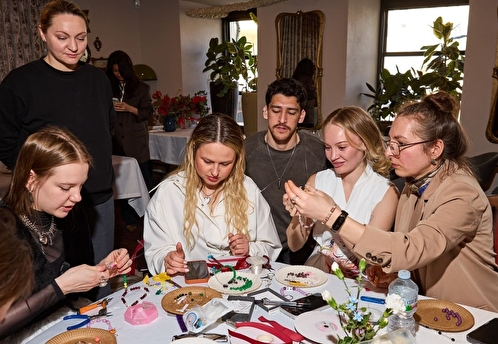 Завтрак Parents.ru собрал звездных родителей для обсуждения будущего детей