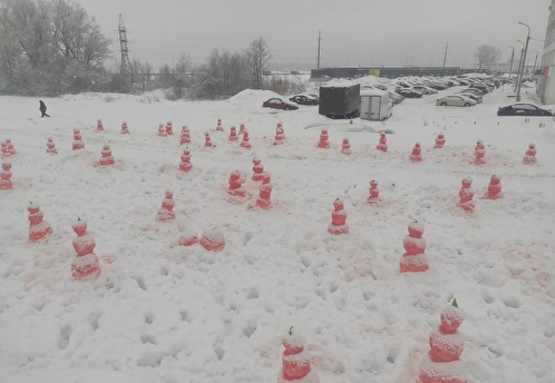 В Уфе раскрыли происхождение «красных снеговиков»: необычную акцию связали с продвижением томатов