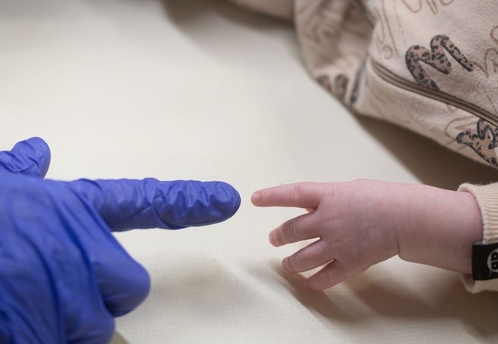 «Невидимые герои»: фонд «Жизнь как чудо» представил фильм о врачах-неонатологах