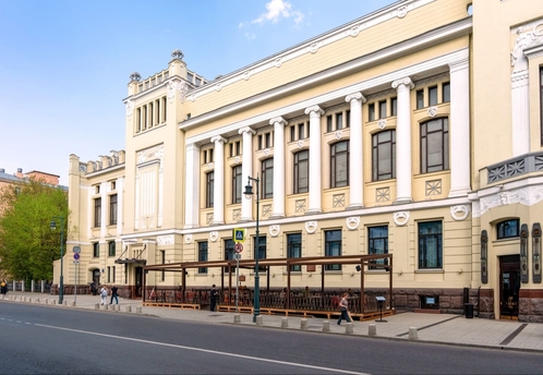 Meet For Charity и театр «Ленком Марка Захарова» проводят благотворительный аукцион в поддержку фонда «Семья вместе»