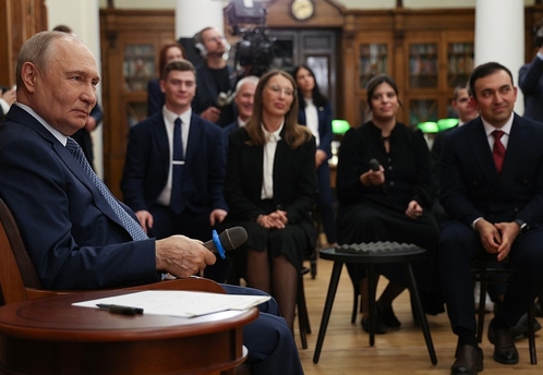 Путин обсудил с педагогами указ о статусе преподавателя