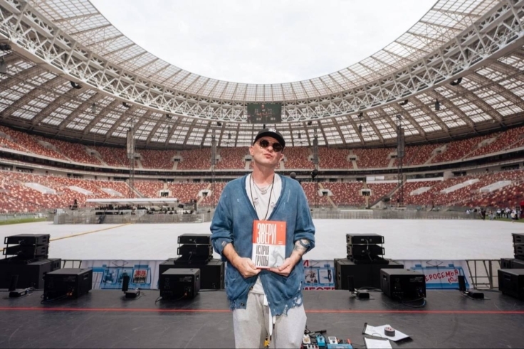 Группа «Звери» собрала «Лужники» и представила юбилейное издание книги о себе