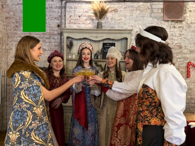 Бояре, гусли и блины с икрой: «Скрепка» перезагрузили Масленицу в усадьбе XVII века