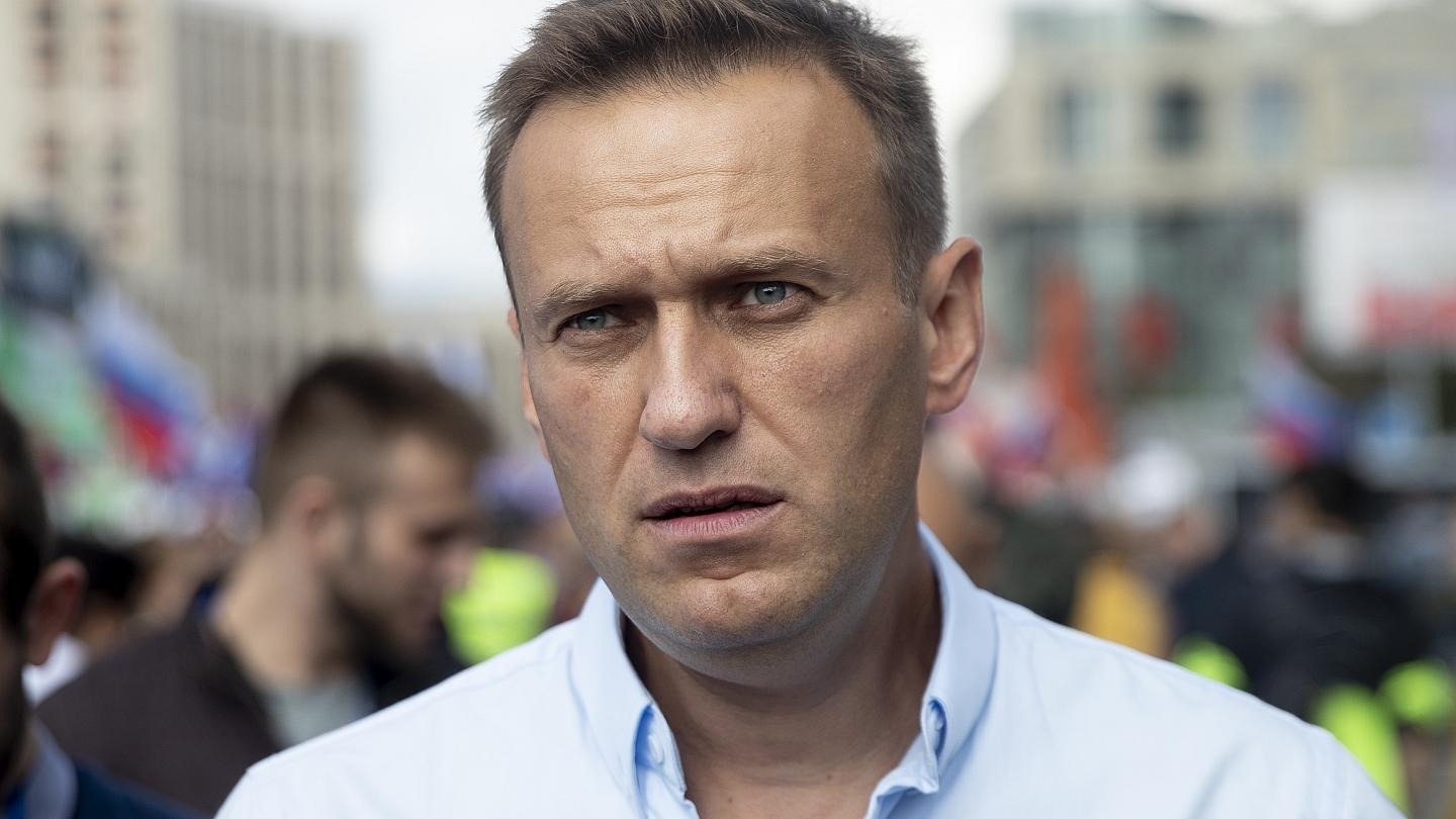 Алексей Навальный впал в кому в тяжелом состоянии после отравления в Омске