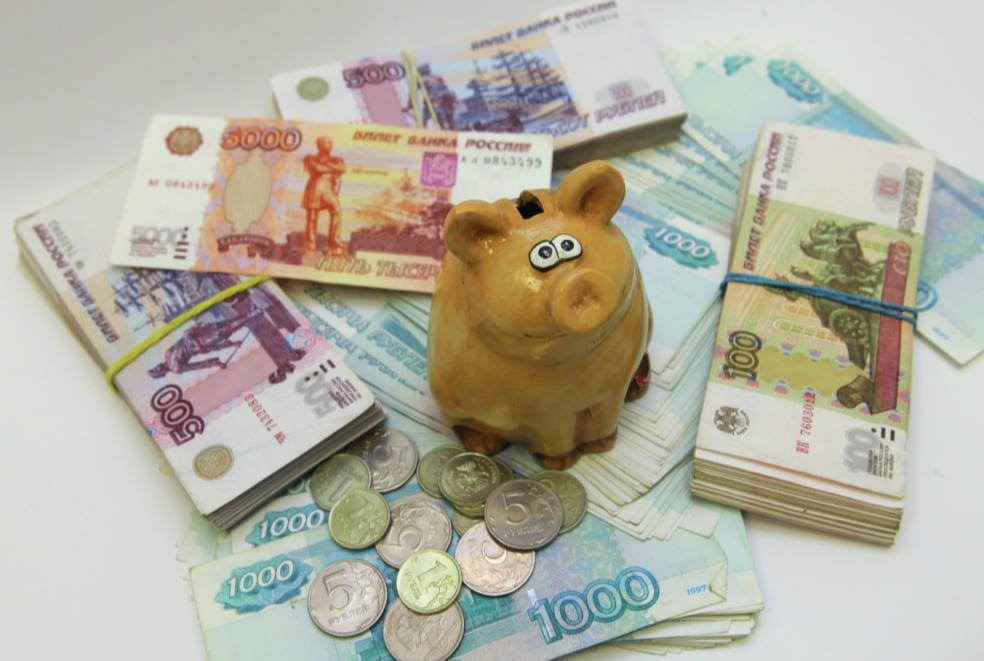 Почти половина россиян считают необходимым забрать деньги с банковских вкладов