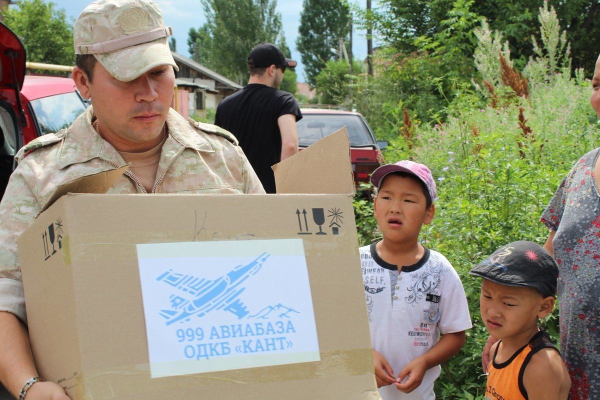 Военнослужащие базы Кант провели гуманитарную акцию в Кыргызской Республике