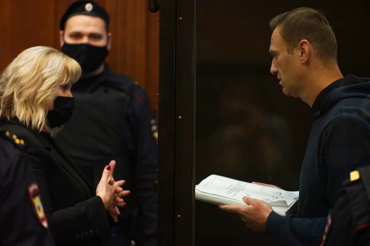 Суд вынес приговор Алексею Навальному: 3,5 года колонии