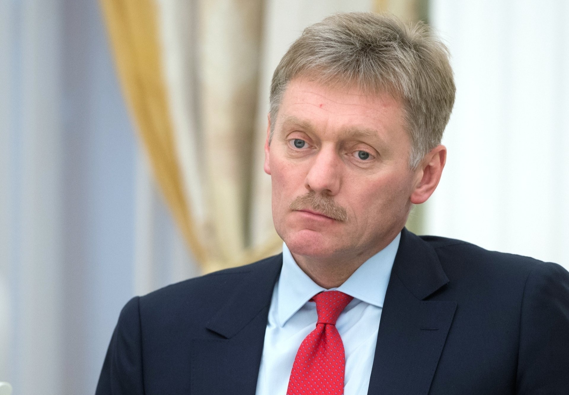 Песков адресовал ФСБ вопрос о применении приказа по запрещенным к передаче сведениям