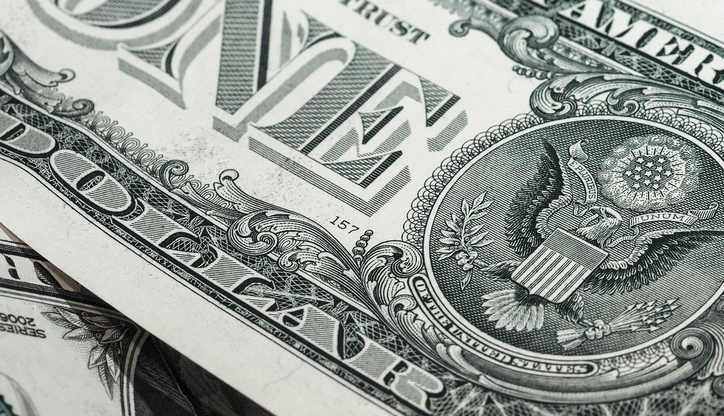 Экономист Колганов прокомментировал падение курса доллара ниже 72 рублей