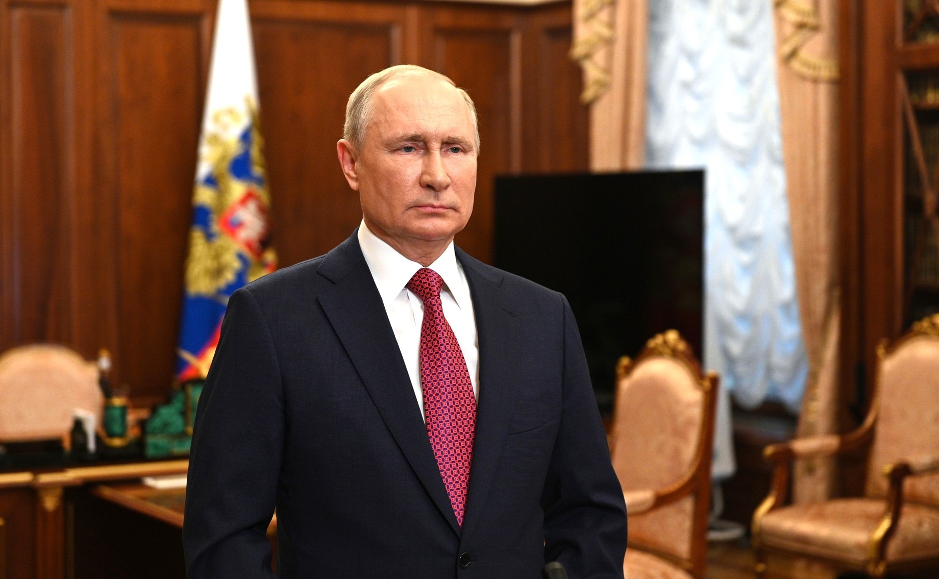 Путин "не проставляется" на работе в день рождения — Песков