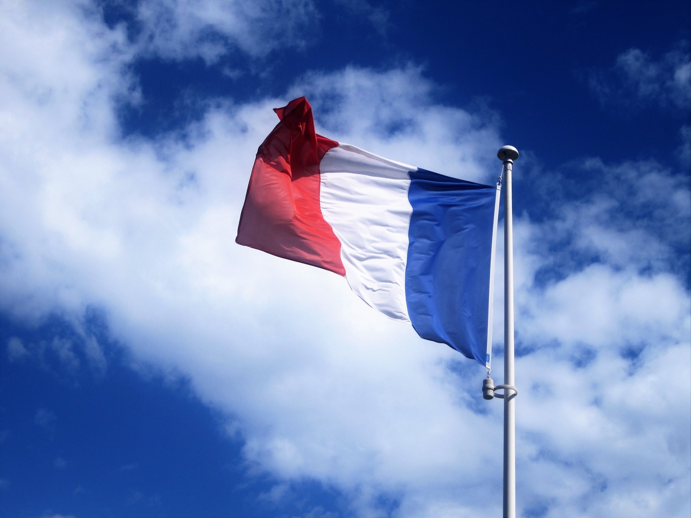 Эксперт о выборах во Франции: нельзя сбрасывать со счетов Ле Пен