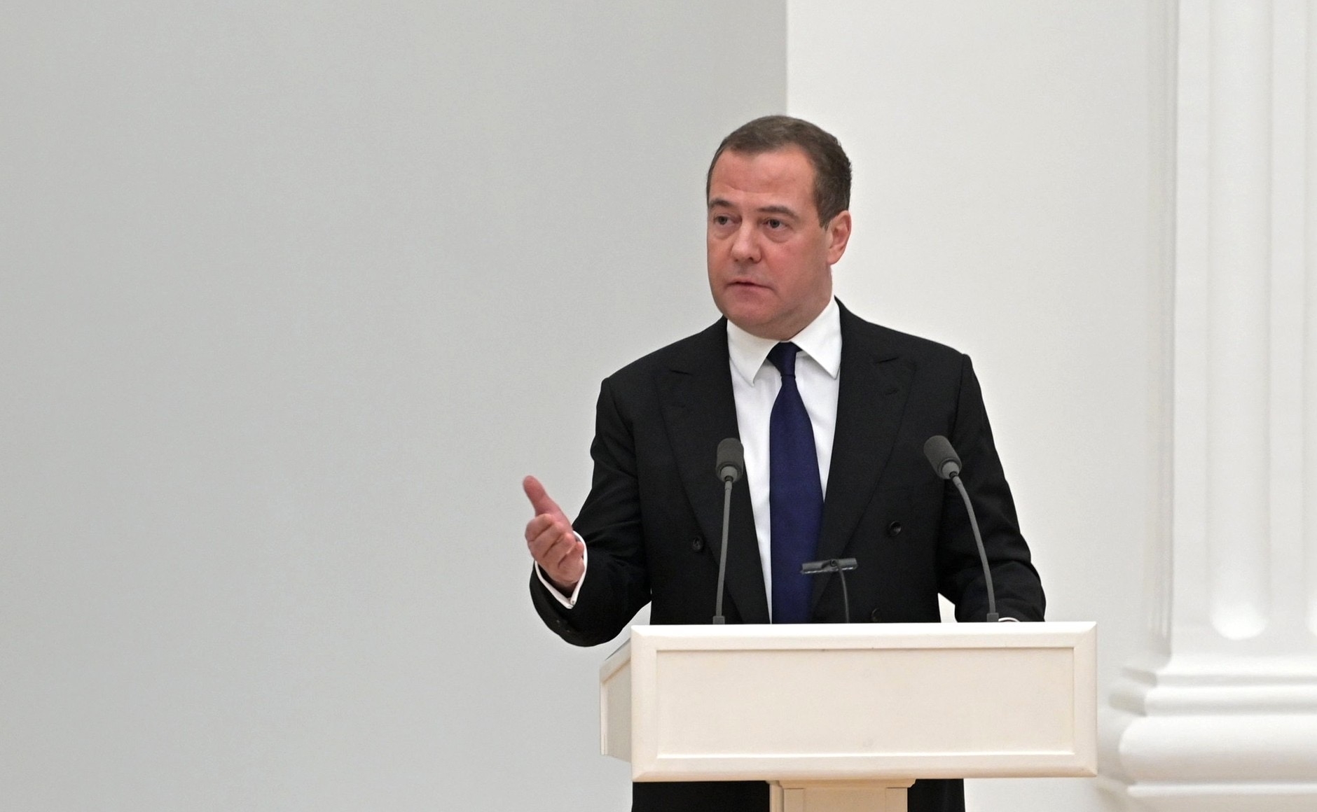 Эксперты согласились с высказыванием Медведева об «ублюдках и выродках»