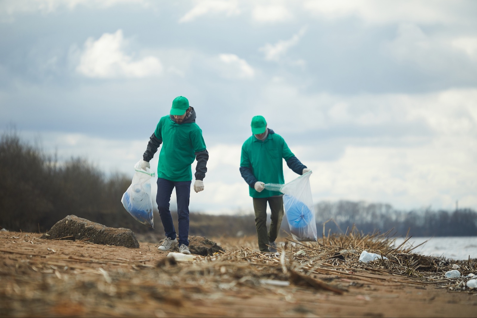 Волонтеры РЭО собрали 950 кг отходов на прибрежных территориях Камчатки