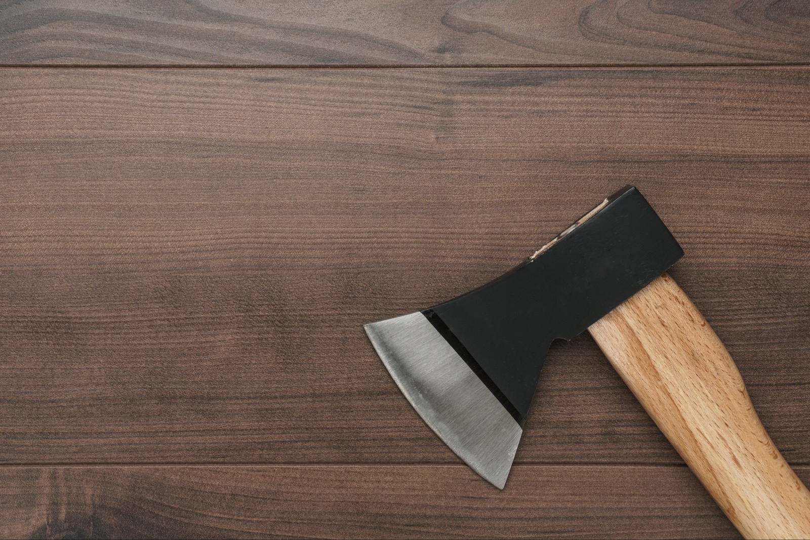 В ростовском училище студентка с топором набросилась на бывшую подругу