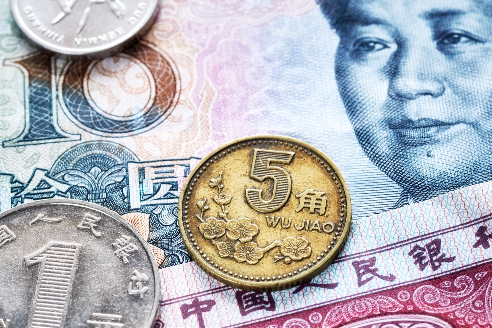 Эксперт: юань - настолько же «малонадежный» инструмент, как и евро