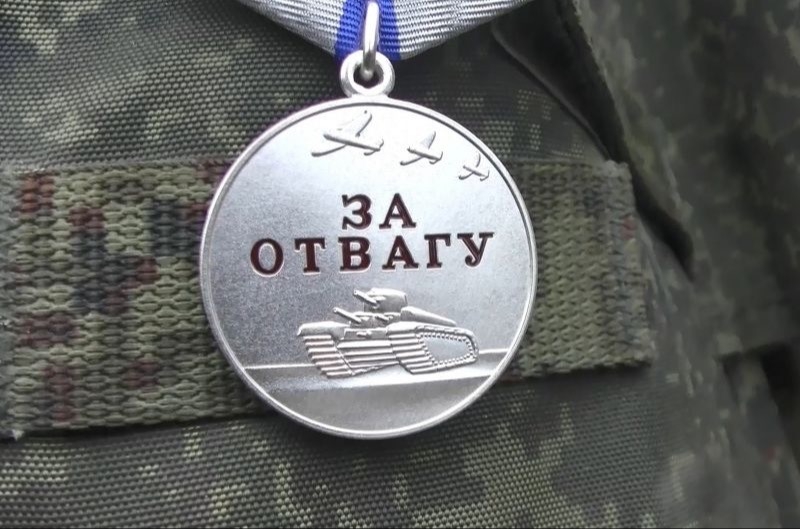Андрей Воробьев вручил медаль «За отвагу» добровольцу СВО из Подольска