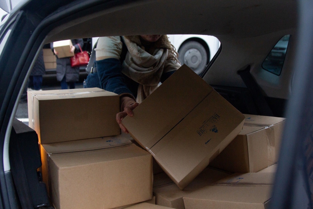 Волонтеры из Подмосковья привезли гуманитарную помощь жителям Северодонецка