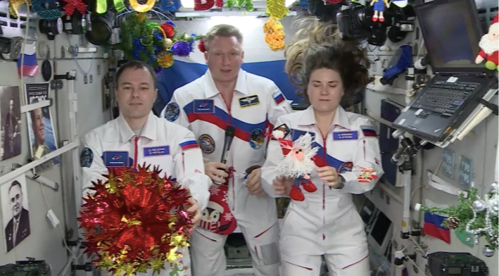 Российские космонавты рассказали о подготовке к Новому году на борту МКС