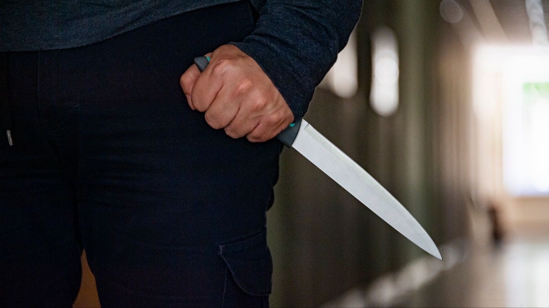 В Междуреченске мужчина напал на двух посетительниц кафе с ножом