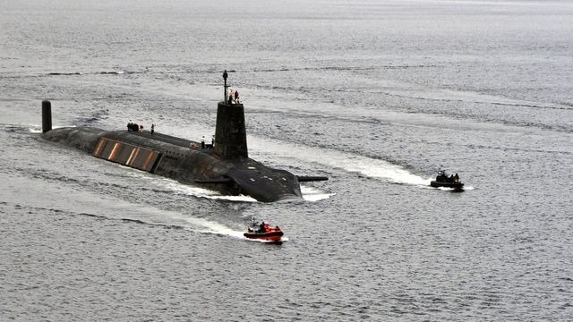 В Великобритании военные моряки починили ядерный реактор с помощью клея