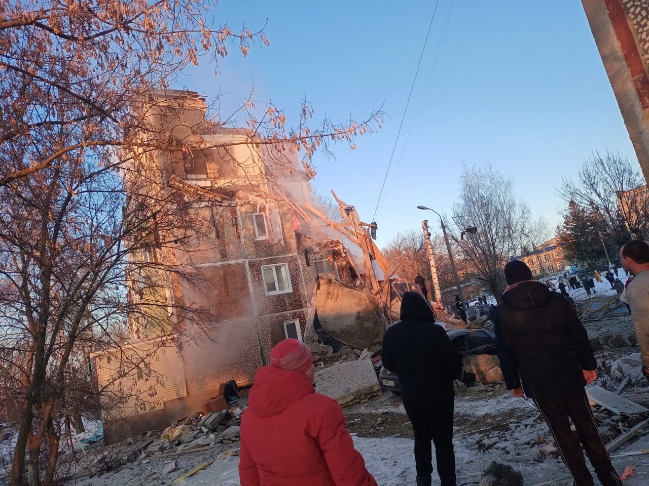 Подъезд жилого дома обрушился из-за взрыва газа в Тульской области