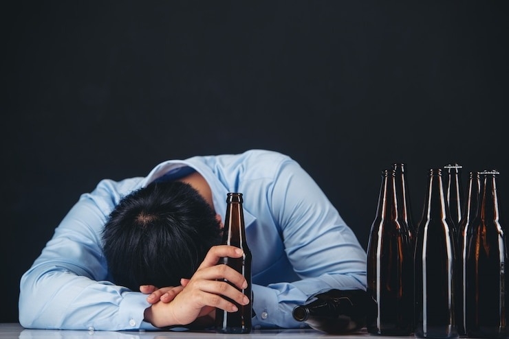 Нарколог рассказал об опасности смешивания алкоголя и медикаментов