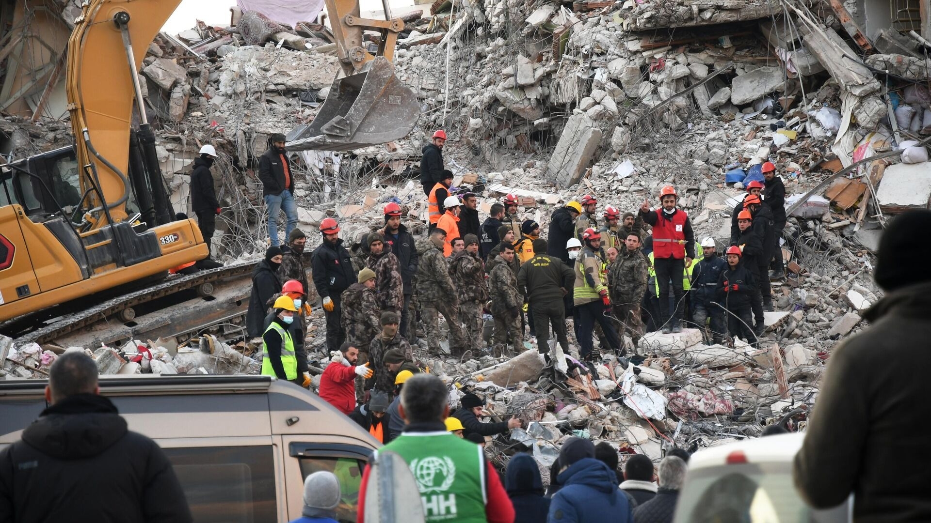 Новые землетрясения в Турции унесли жизни шести человек