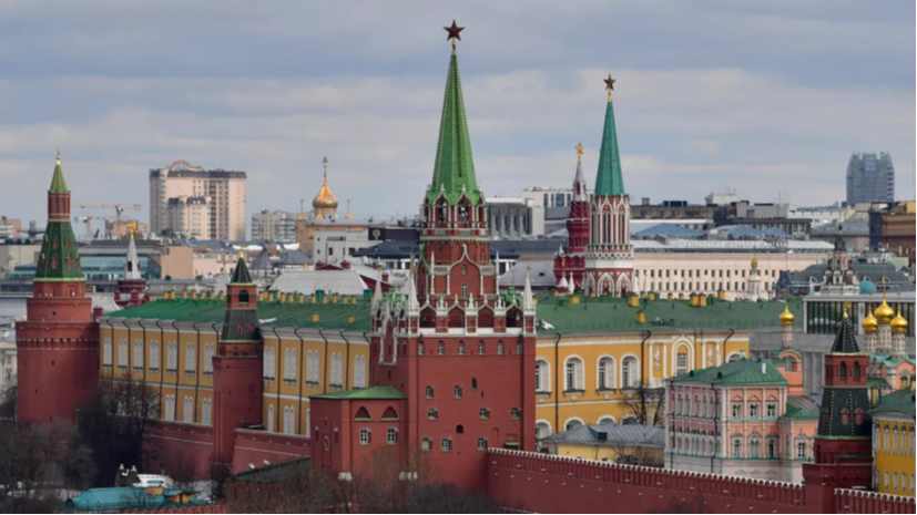 Песков: в Кремле спокойно отнеслись к ордеру МУС в отношении Путина