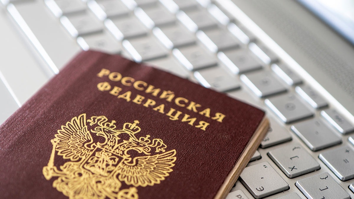 Путин поручил подготовить проект указа по цифровому паспорту