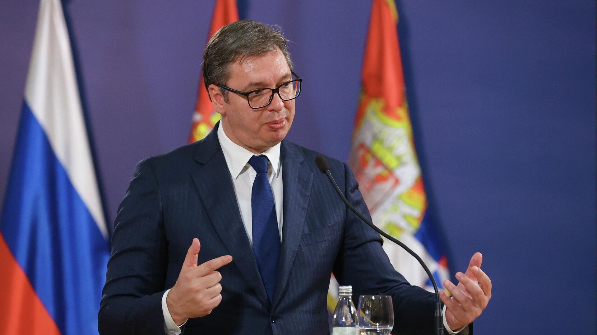 Президент Сербии Александр Вучич сообщил об уходе в отставку с поста главы правящей партии