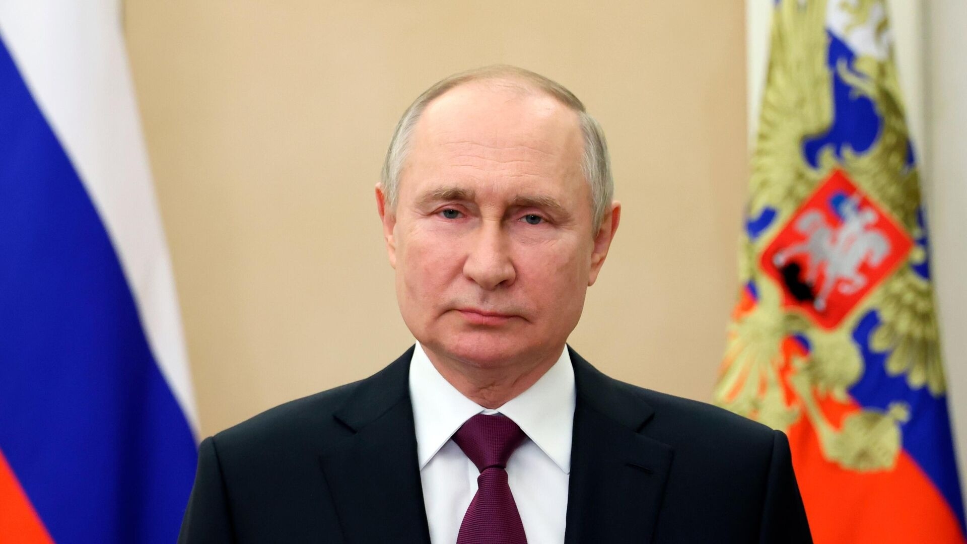 Владимир Путин поздравил граждан РФ с Днем России