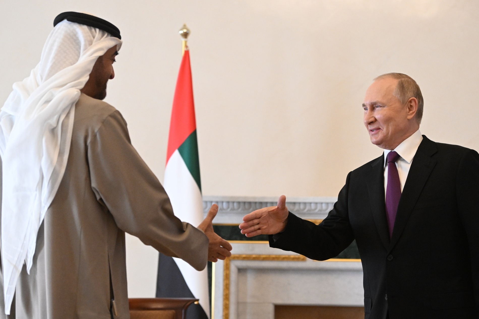 Путин в пятницу проведет переговоры с лидером ОАЭ, который принимает участие в ПМЭФ