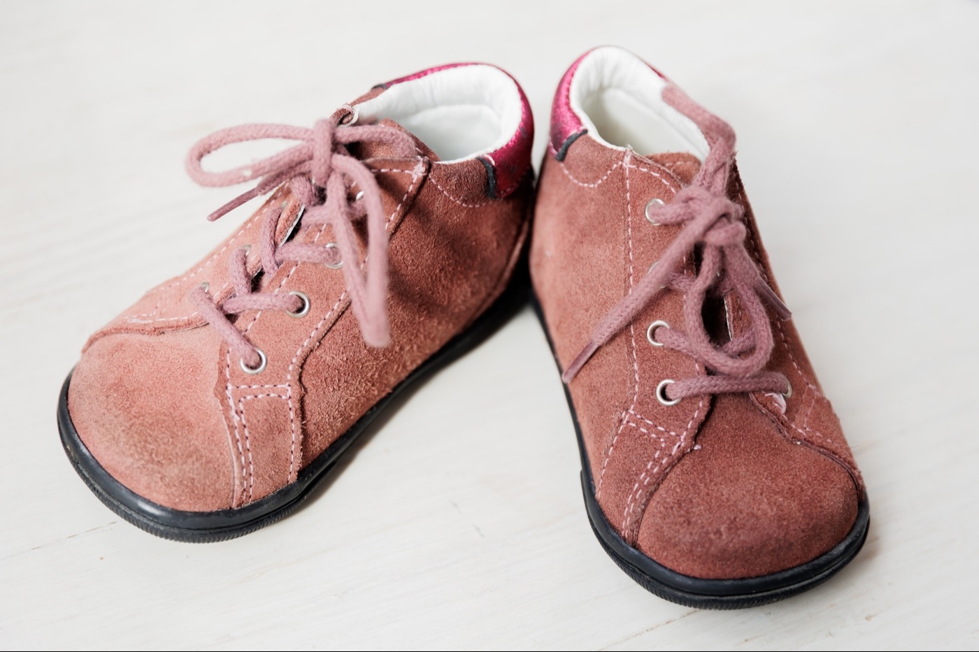 Ортопед предостерег от покупки обуви детям на вырост