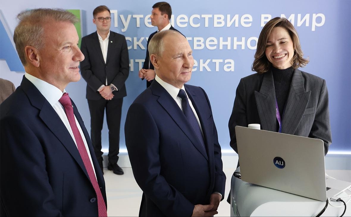 Путин пошутил о том, что Греф копает себе яму, развивая в компании ИИ