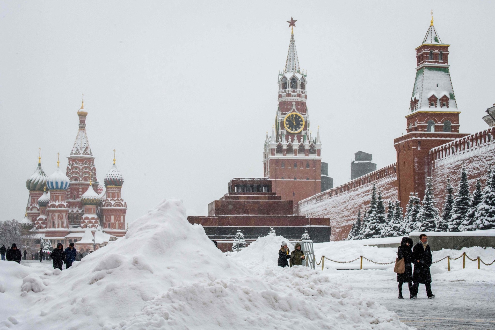 Песков: Путин приехал на работу еще до того, как в Москве начался снегопад