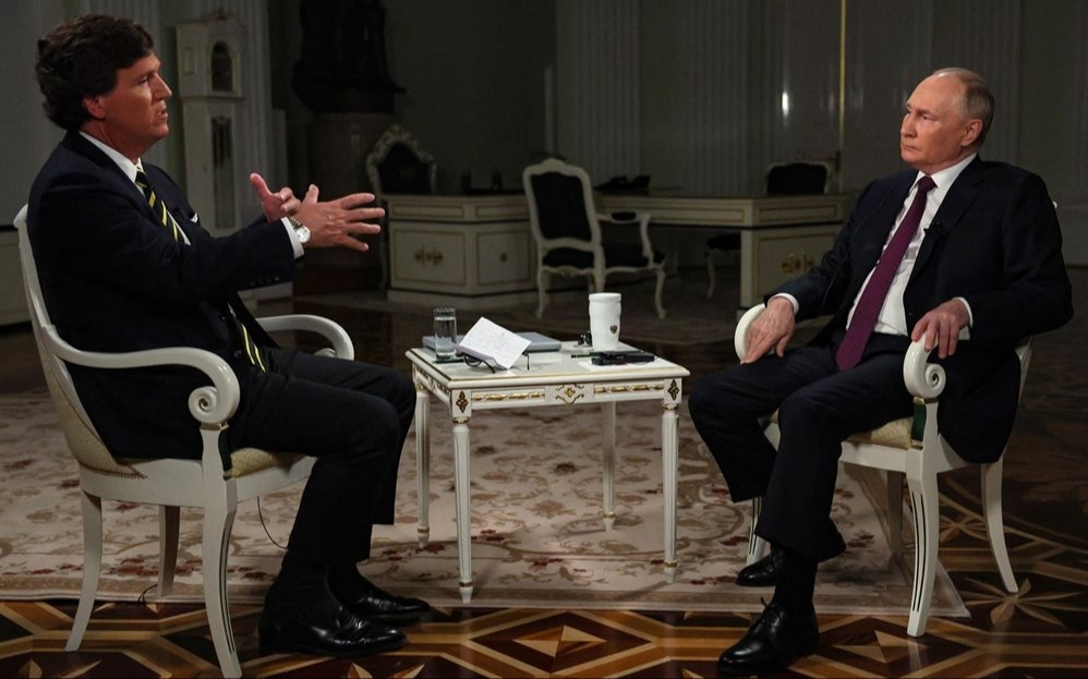 Песков: никакой истерики и паники по поводу интервью Путина Карлсону в США нет