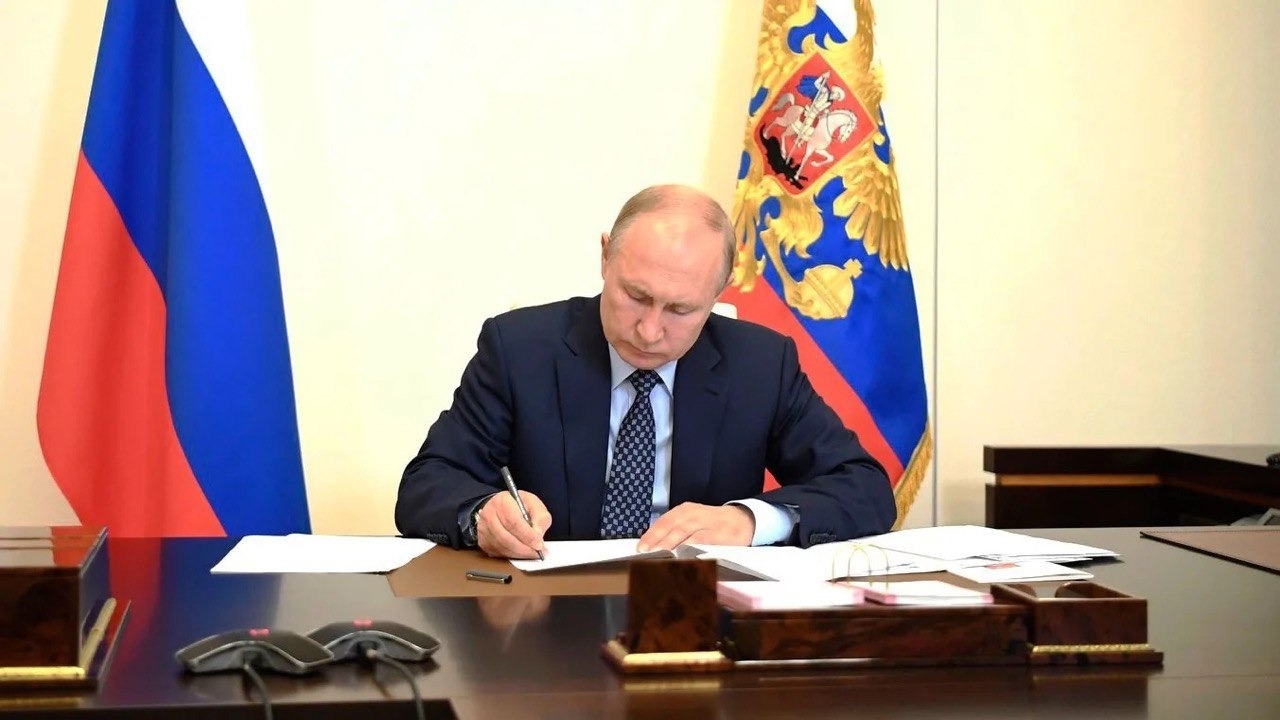 Путин подписал закон о конфискации имущества за фейки о ВС России