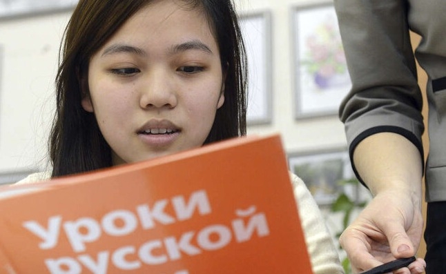 Рособрнадзор предостерег вузы от послаблений иностранцам на экзаменах по русскому