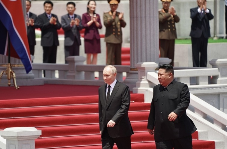 Переговоры Владимира Путина и Ким Чен Ына в расширенном составе завершились