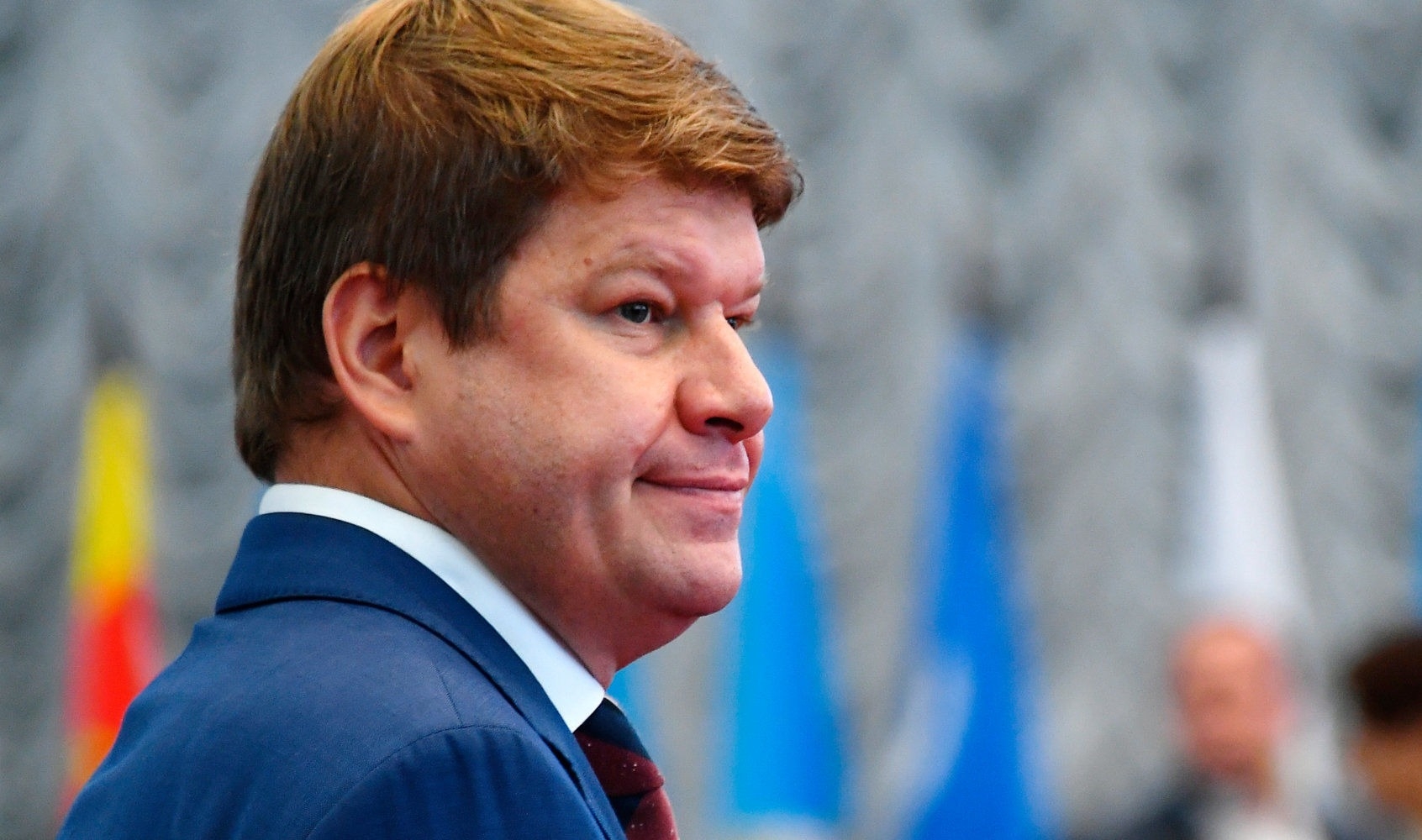 Губерниева попросили не возвращаться в РФ после его слов о «неспортивной стране»