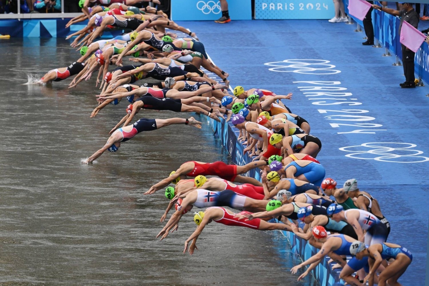 Соревнования Олимпиады-2024 по триатлону с заплывами в Сене пройдут 31 июля
