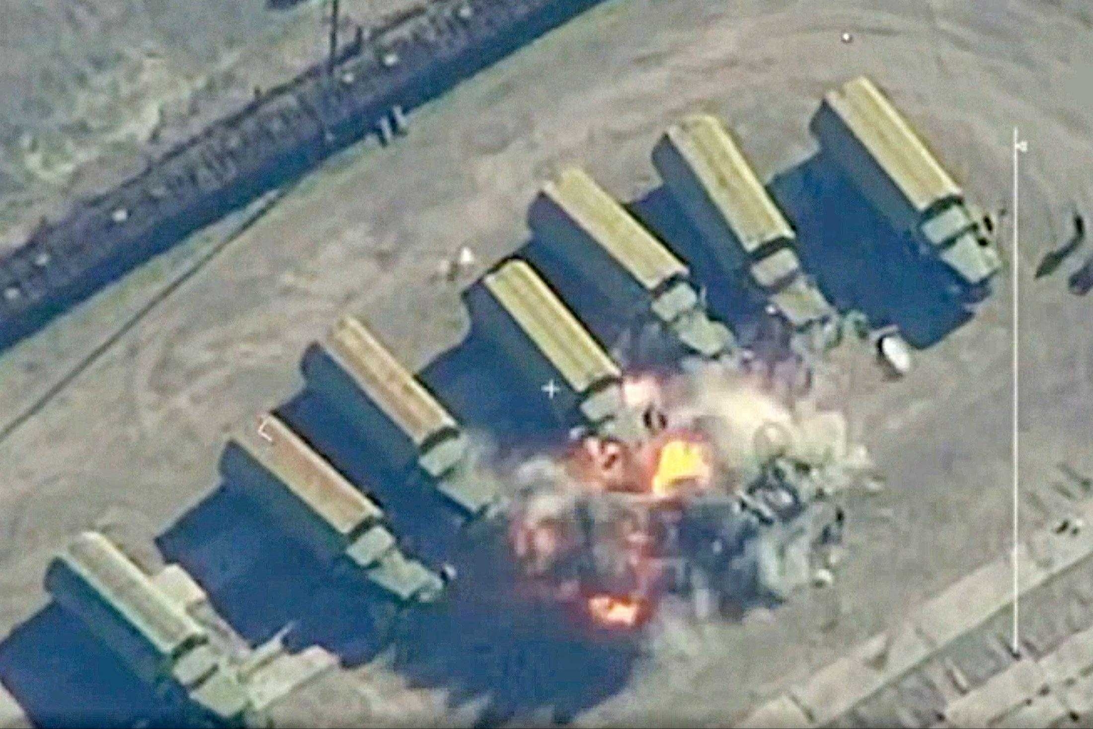 Опубликовано видео удара Су-34 по складу боеприпасов ВСУ в районе Очакова
