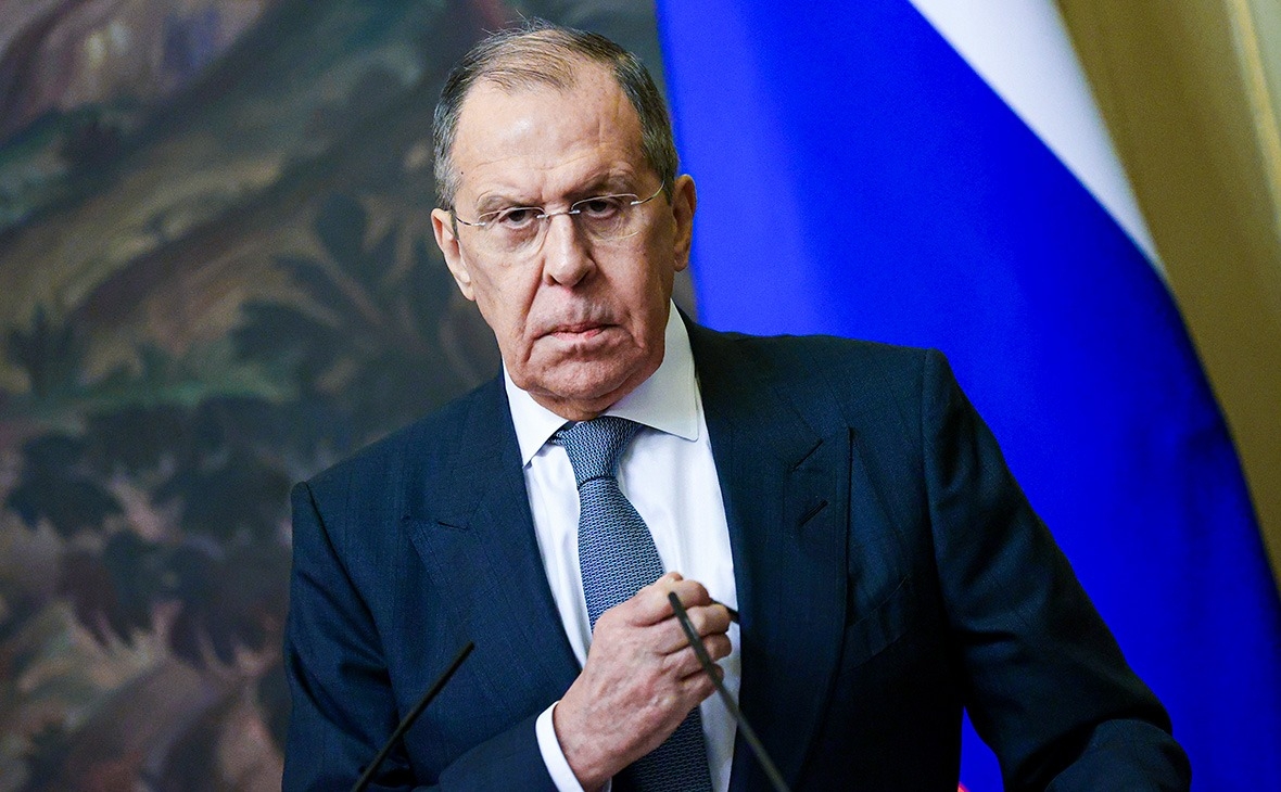 Лавров: Макрону никто не запрещает позвонить Путину