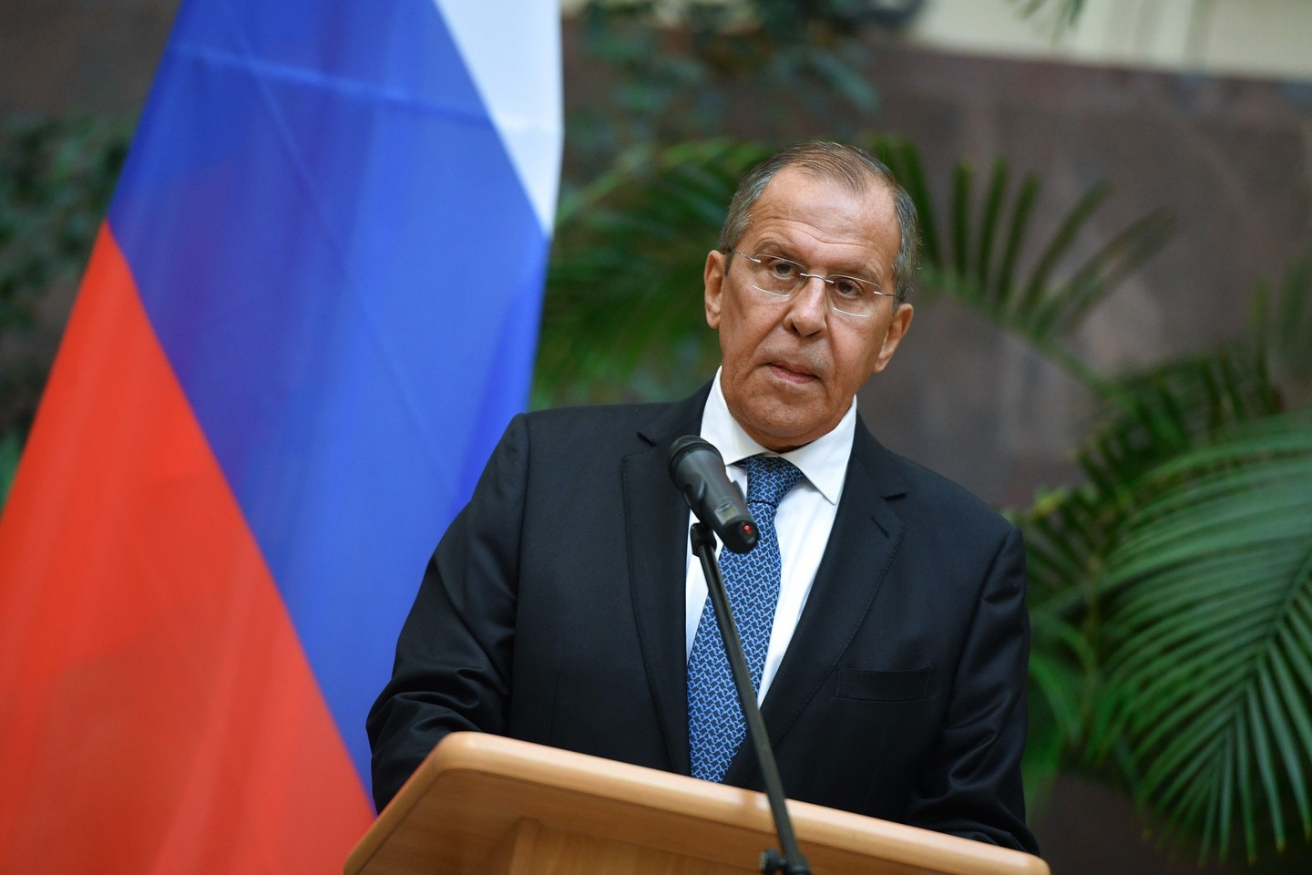 Лавров: ввод миротворцев на Украину выглядит как попытка спасти остатки режима