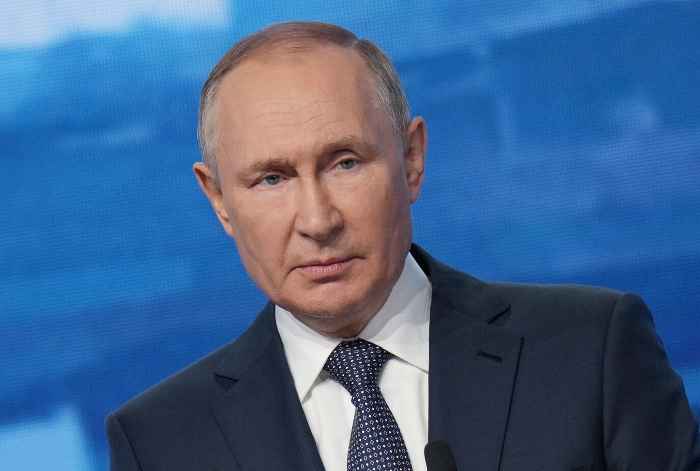 Путин призвал не допустить излишнего переохлаждения российской экономики