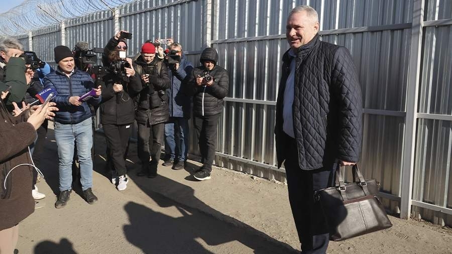 Актера Михаила Ефремова освободили из колонии в Белгородской области