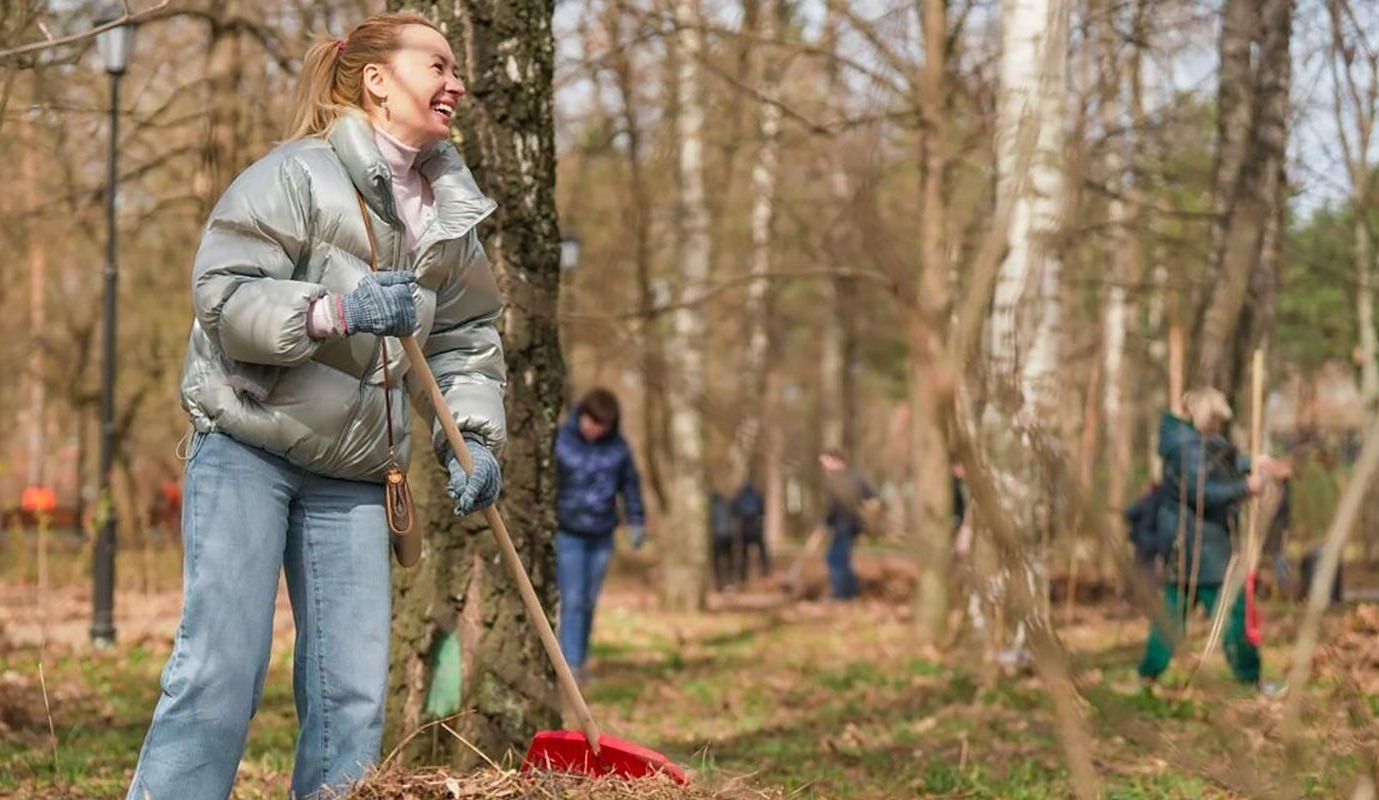 Грабли, гитары и гиревой жим: чем удивит второй общегородской субботник в Москве